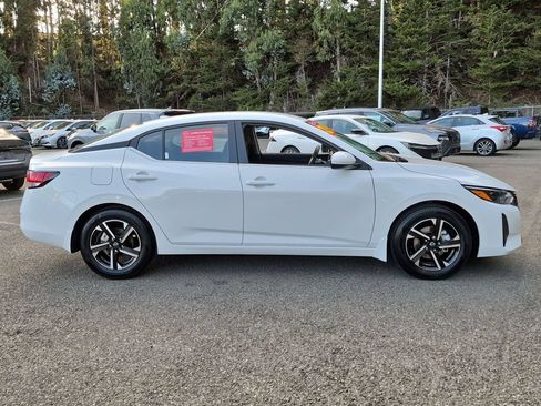 Used 2025 Nissan Sentra SV w/ All-Weather Package FWD image 4