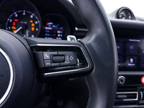 Used 2024 Porsche Macan AWD/4WD image 34