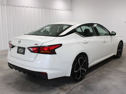 Used 2024 Nissan Altima 2.5 SR FWD image 9