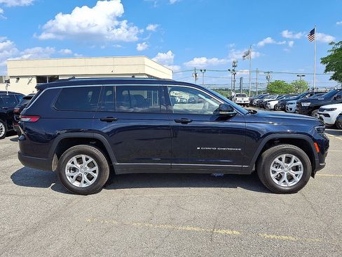 Certified 2023 Jeep Grand Cherokee L Limited AWD/4WD image 32
