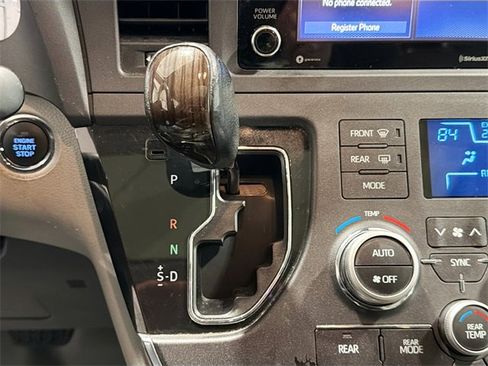 Used 2018 Toyota Sienna Limited image 14