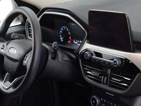 Used 2020 Ford Escape SE image 19