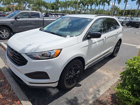 Used 2024 Ford Edge SE w/ Black Appearance Package AWD/4WD image 2