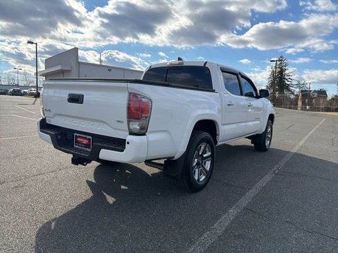 Used 2019 Toyota Tacoma Limited image 9