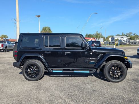 Used 2024 Jeep Wrangler Unlimited Sahara w/ Safety Group AWD/4WD image 3