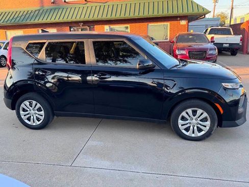 Used 2020 Kia Soul LX image 4