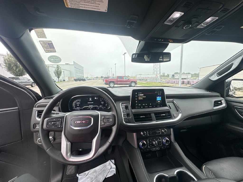 Certified 2024 GMC Yukon XL SLT w/ SLT Luxury Package AWD/4WD image 10