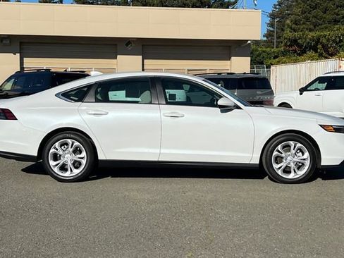 Used 2025 Honda Accord LX image 3