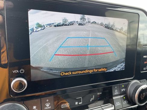 Used 2023 Toyota Highlander XLE image 22