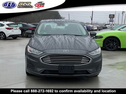 Used 2020 Ford Fusion SE image 2