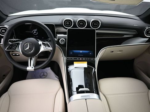 Used 2025 Mercedes-Benz GLC 300 4MATIC image 22