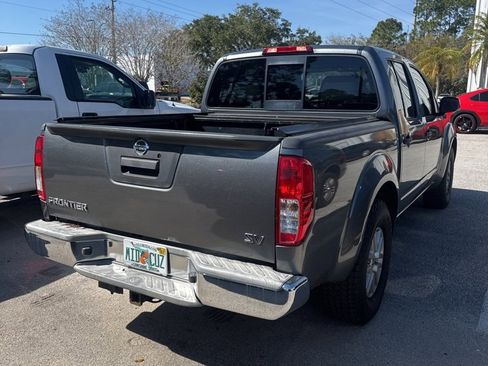 Used 2017 Nissan Frontier SV image 4