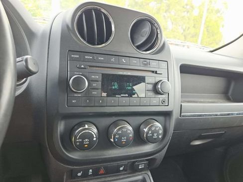 Used 2011 Jeep Patriot Latitude FWD image 15