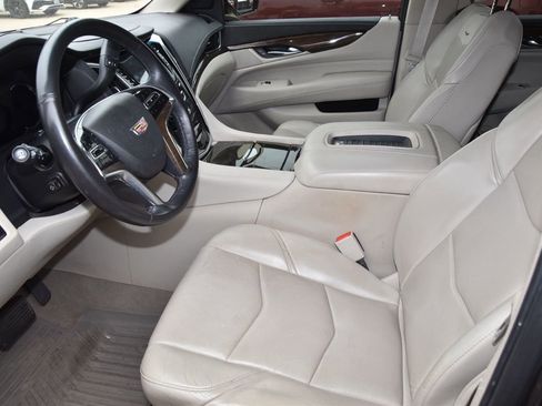 Used 2020 Cadillac Escalade Luxury image 11