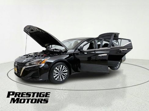 Used 2025 Nissan Altima 2.5 SV FWD image 10
