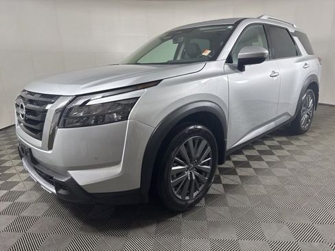 Used 2025 Nissan Pathfinder SL w/ SL Premium Package image 9