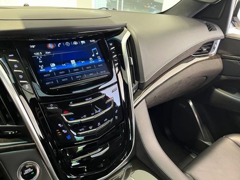 Used 2019 Cadillac Escalade Platinum AWD/4WD image 43