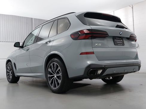 Used 2024 BMW X5 xDrive40i w/ Executive Package AWD/4WD image 3