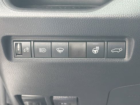 Used 2020 Toyota RAV4 XLE Premium image 17