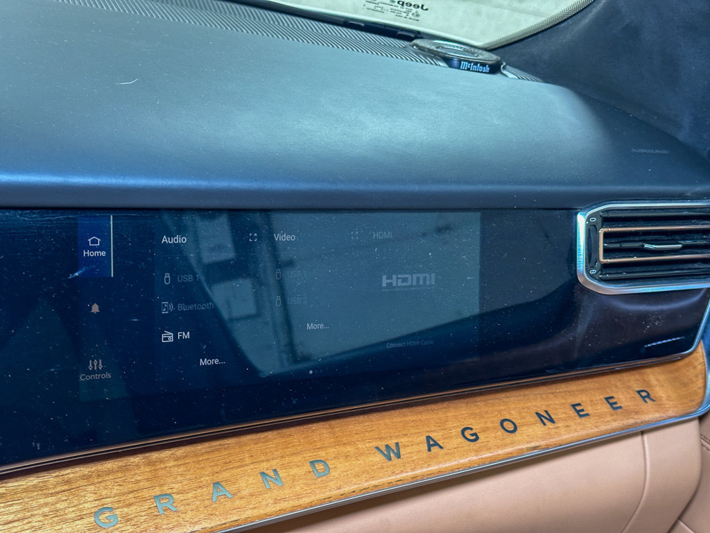 Used 2022 Jeep Grand Wagoneer Series III w/ Rear Seat Video Group 1 AWD/4WD image 17