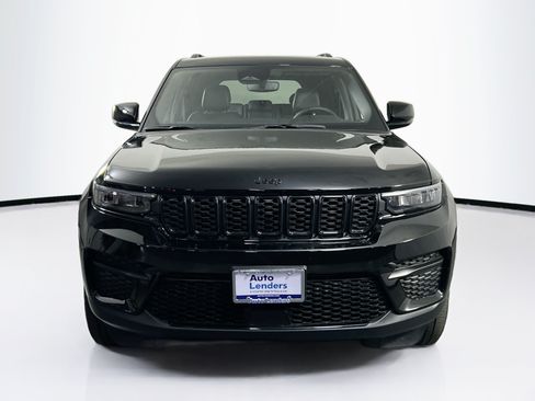 Used 2023 Jeep Grand Cherokee Altitude AWD/4WD image 2