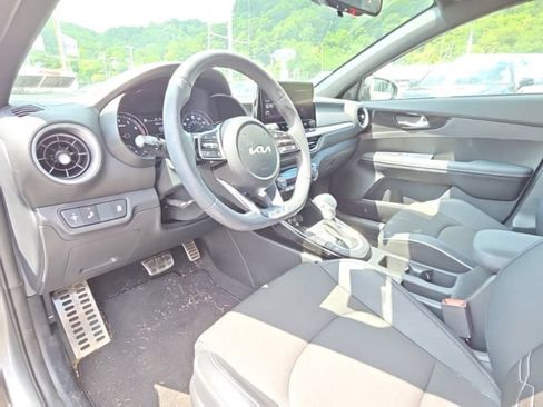Used 2024 Kia Forte GT-Line FWD image 9