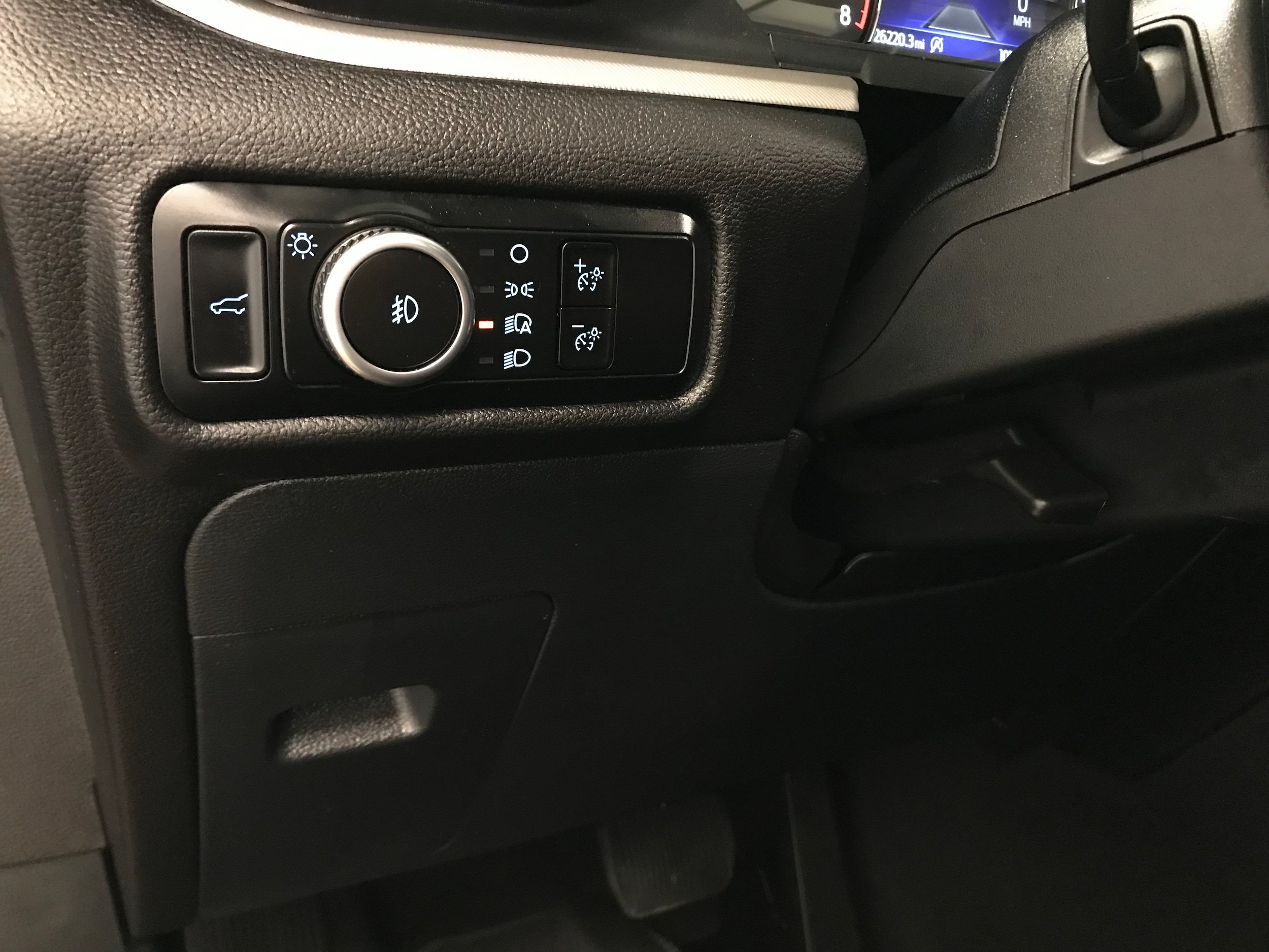 Used 2023 Ford Explorer XLT w/ Equipment Group 202A AWD/4WD image 16
