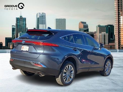 Used 2024 Toyota Venza XLE image 6