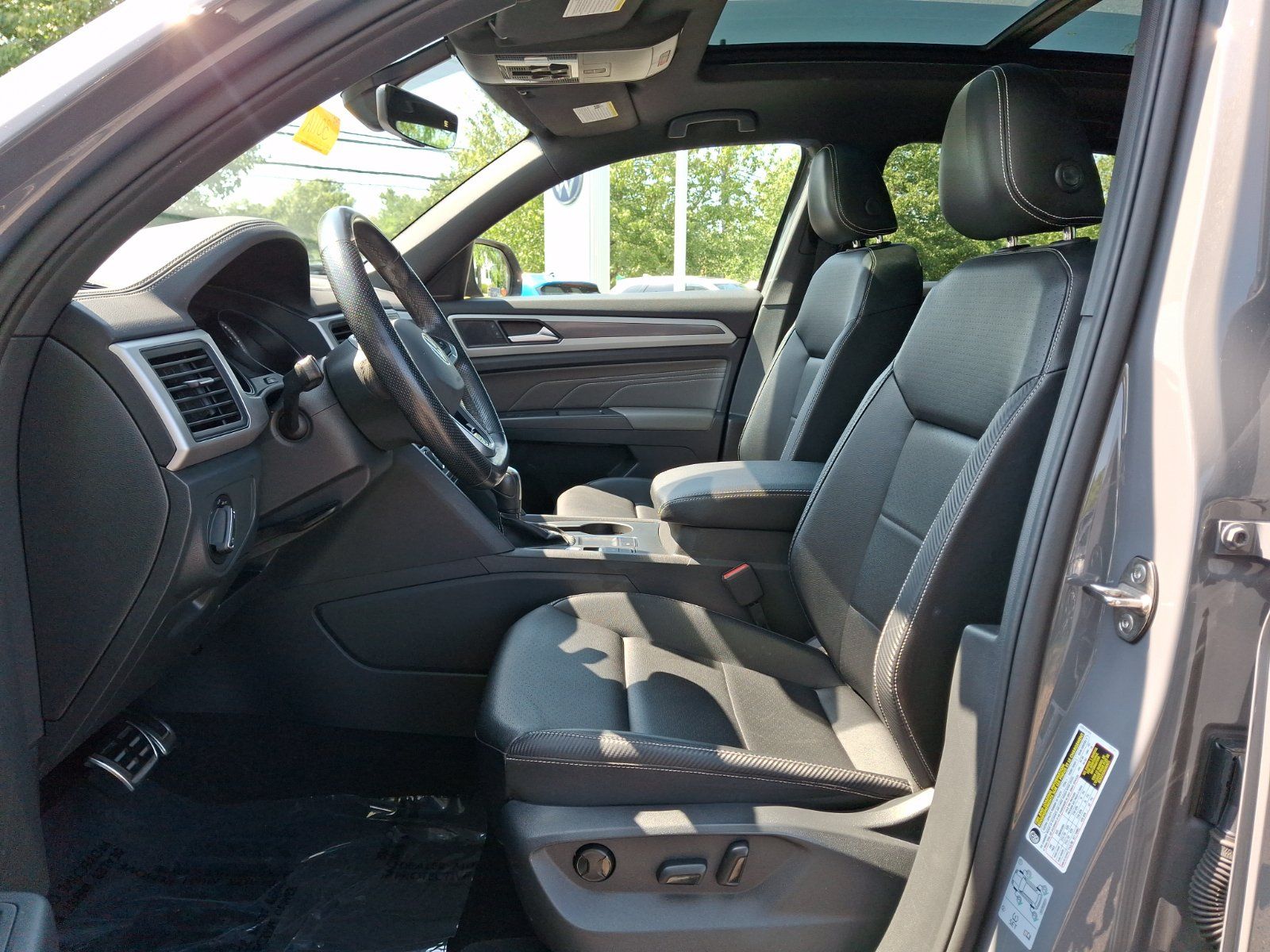Used 2021 Volkswagen Atlas Cross Sport SE w/ Panoramic Sunroof Package FWD image 15
