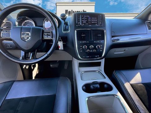 Used 2018 Dodge Grand Caravan SXT image 15