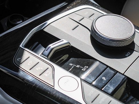 Used 2024 BMW 330e image 19