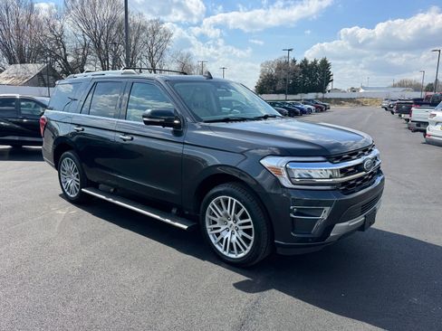 Used 2024 Ford Expedition Limited image 2