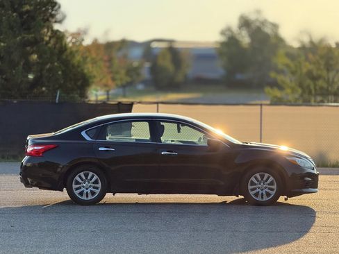 Used 2017 Nissan Altima 2.5 S w/ Power Driver Seat Package FWD image 7