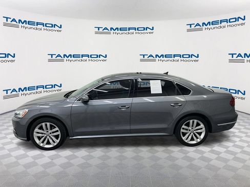 Used 2018 Volkswagen Passat 2.0T SE FWD image 2