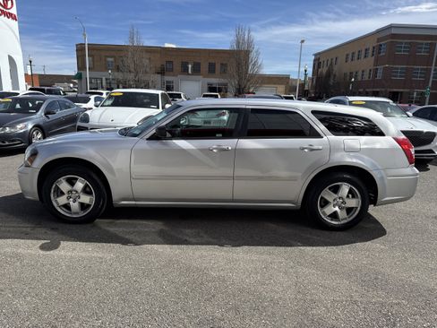 Used 2005 Dodge Magnum SXT w/ Comfort Seating Group AWD/4WD image 6