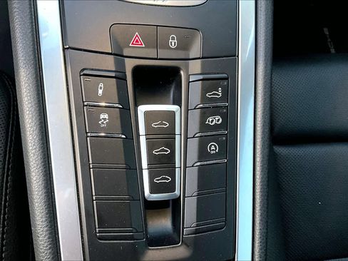 Used 2018 Porsche 911 Carrera image 28