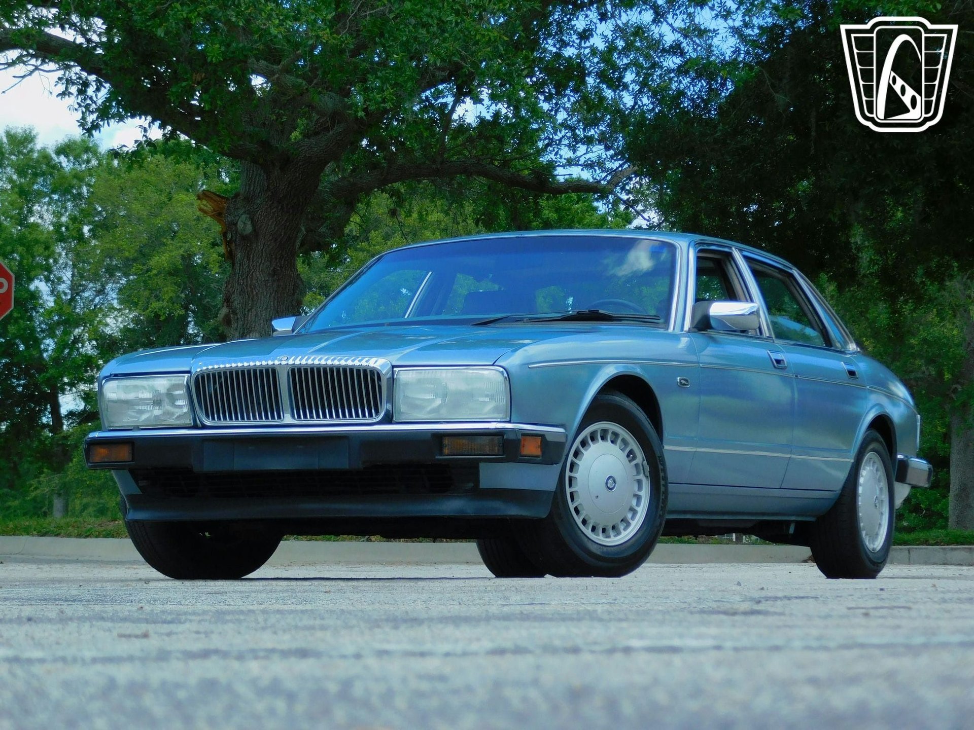 Used 1991 Jaguar XJ Vanden Plas RWD image 2