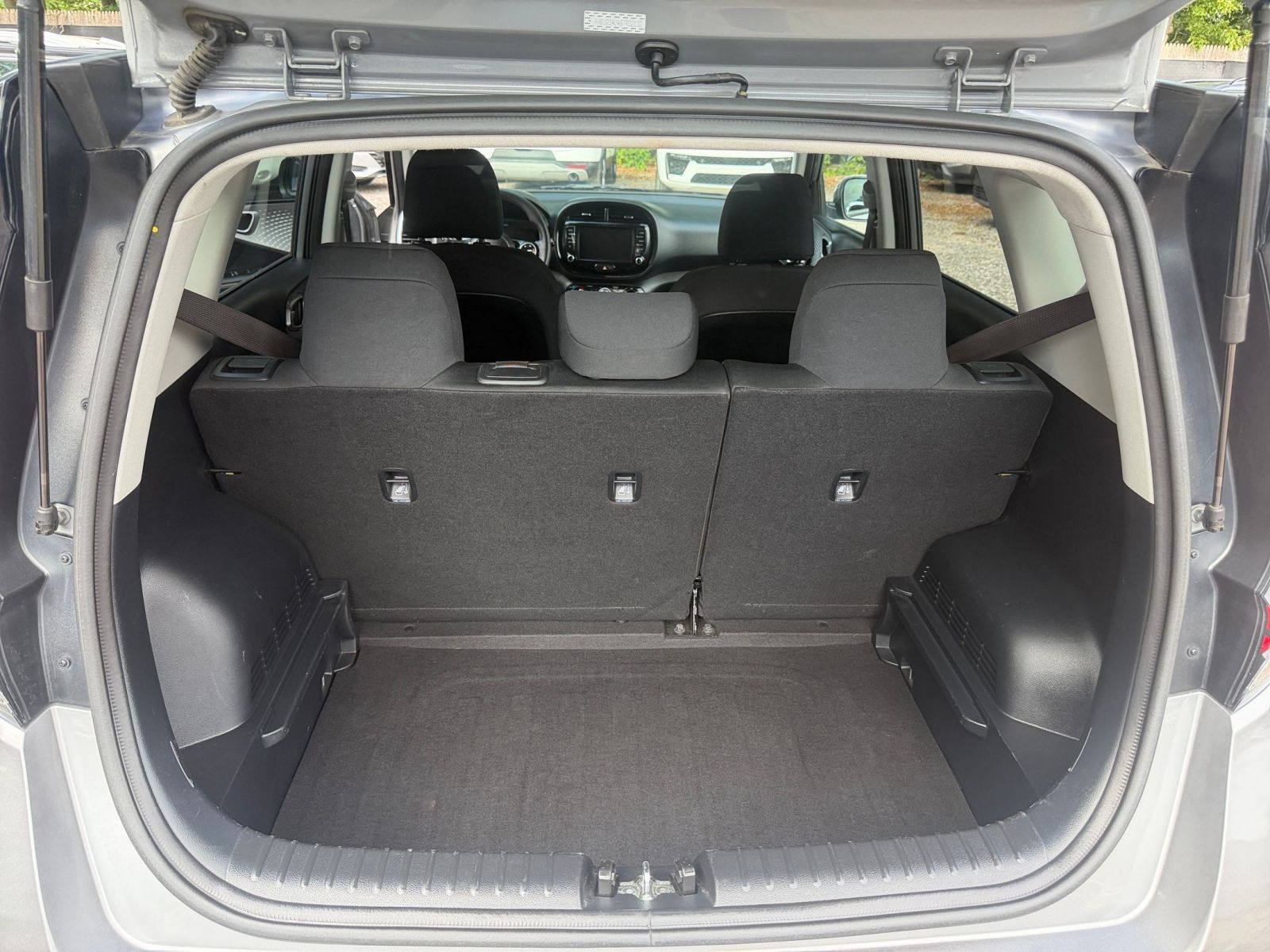 Used 2025 Kia Soul LX w/ LX Technology Package FWD image 29
