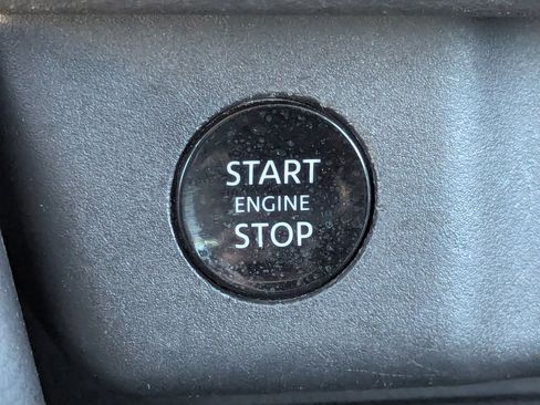 Used 2024 Nissan Rogue SV image 32