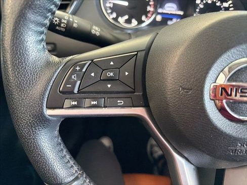 Used 2019 Nissan Rogue SL w/ Premium Package FWD image 17