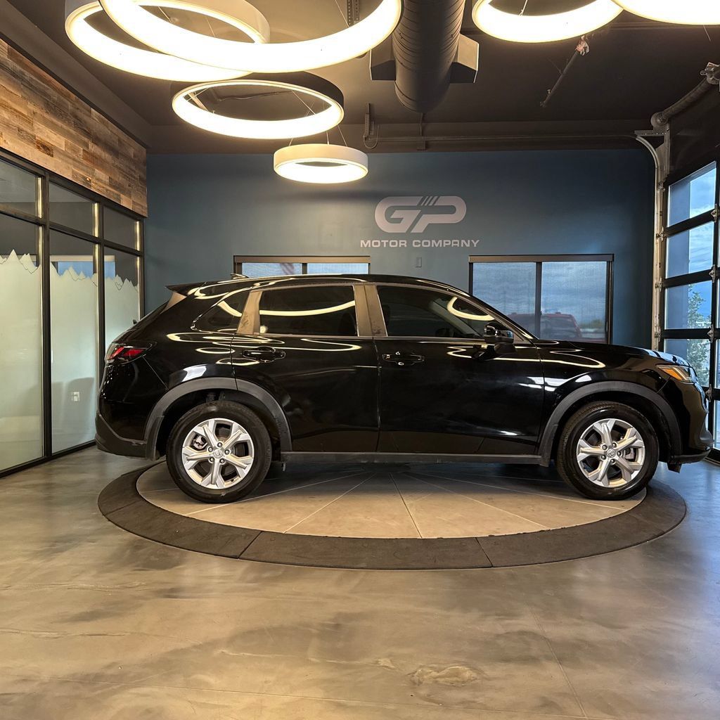Used 2024 Honda HR-V LX image 2