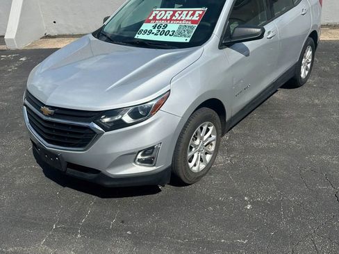 Used 2018 Chevrolet Equinox LS image 2