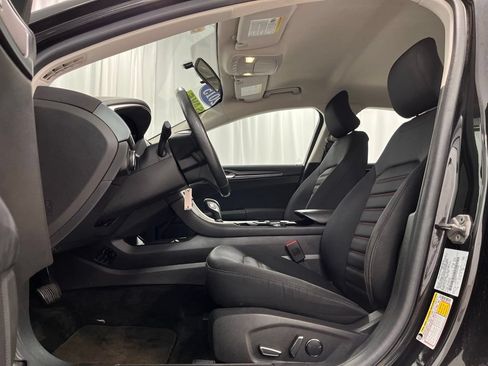Used 2015 Ford Fusion SE w/ Equipment Group 201A FWD image 3