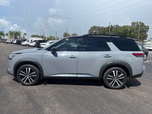 Used 2024 Nissan Pathfinder Platinum w/ Cargo Package FWD image 4