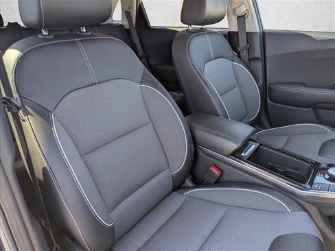 Used 2022 Kia Niro EX image 29