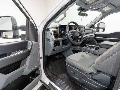 Used 2025 Ford F250 XLT w/ FX4 Off-Road Package image 13