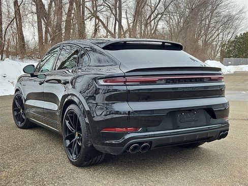 Certified 2024 Porsche Cayenne Turbo image 3