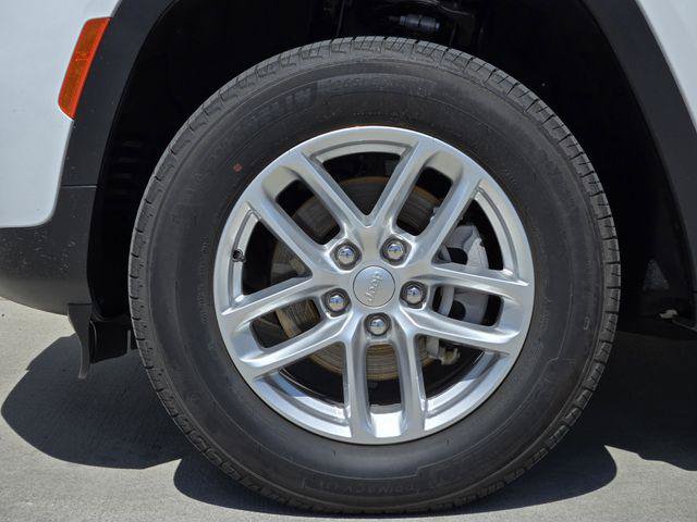 Certified 2024 Jeep Grand Cherokee Laredo X w/ Luxury Tech Group I AWD/4WD image 13