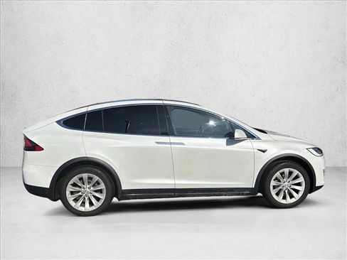 Used 2019 Tesla Model X 75D image 6