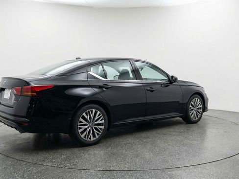 Used 2025 Nissan Altima 2.5 SV image 9